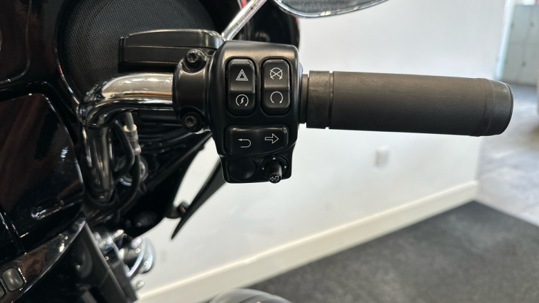 Harley-Davidson Touring Electra Glide FLHTK Vivid Black (21MY)